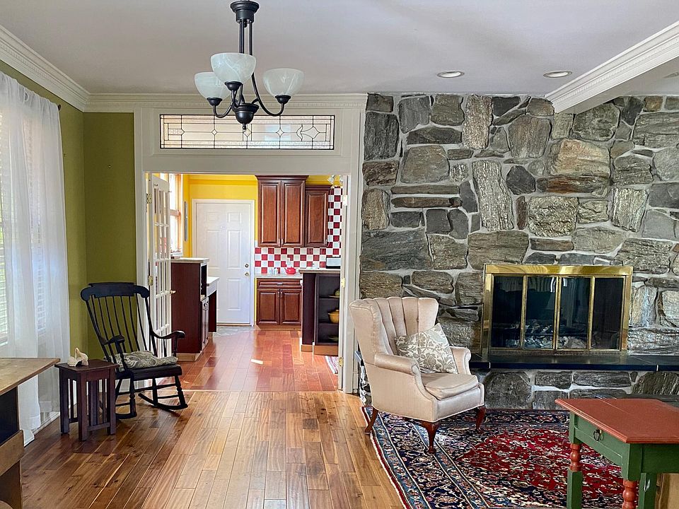 Livingroom with Stone Firplace