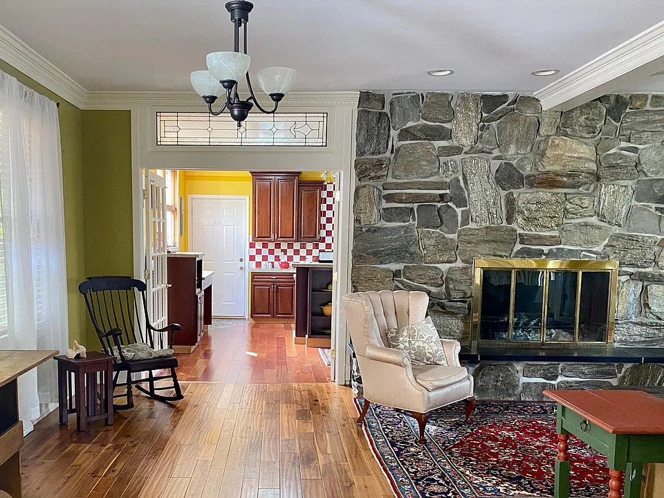 Livingroom with Stone Firplace