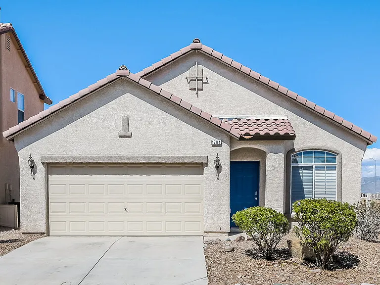 1704 Mizzenmast Ave — Photo 1