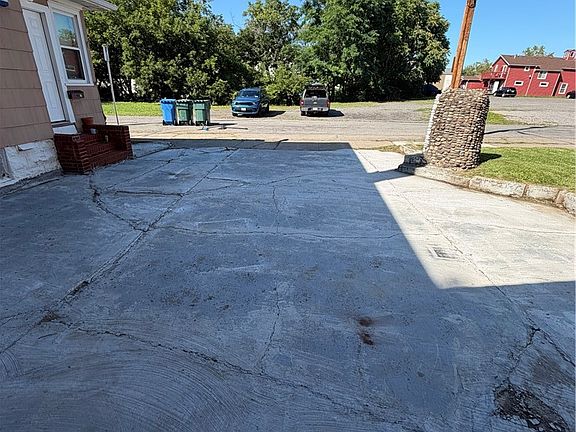 4th image of 25 Lakeland Ave