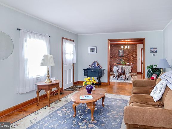4th image of 15914 Falls Rd