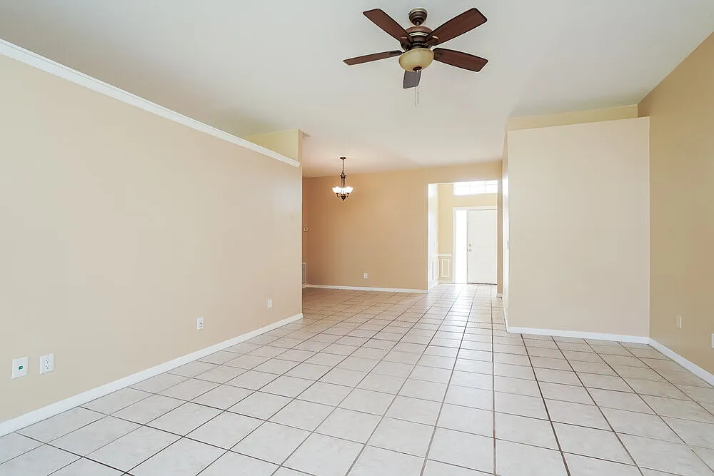 3 bed, 2.0 bath, 1854 sqft, $2,400 — Photo 3
