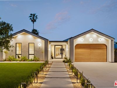 22821 Collins St, Woodland Hills, CA, 91367