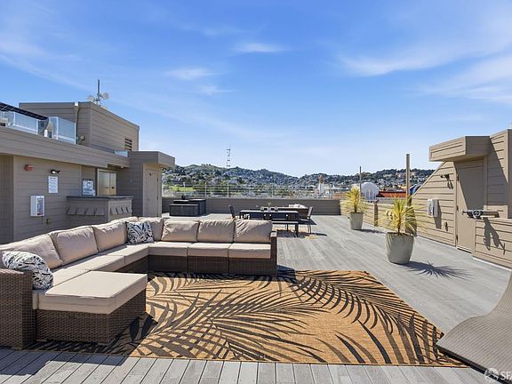 4th image of 736 Valencia St #301