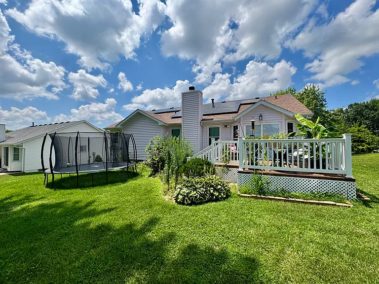 81 Englewood Dr — Photo 2