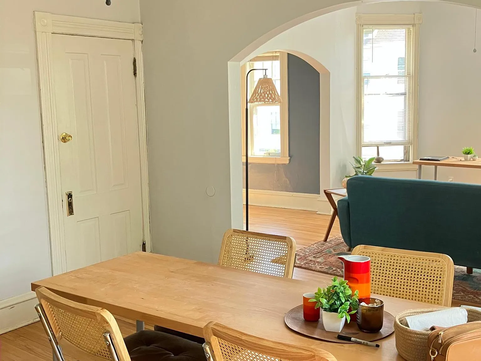 2 bed, 1.0 bath, 900 sqft, $1,800 — Photo 2