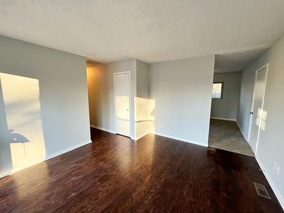 10024RidgefieldLivingRoom_01182023