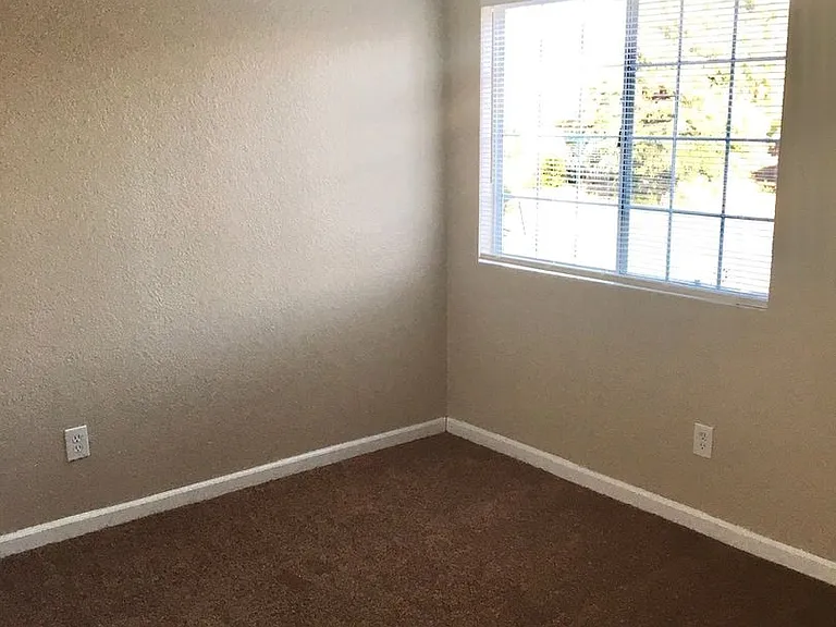 395 Cimarron Dr — Photo 18