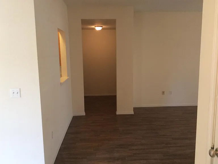 2050 E Farr Ln — Photo 5