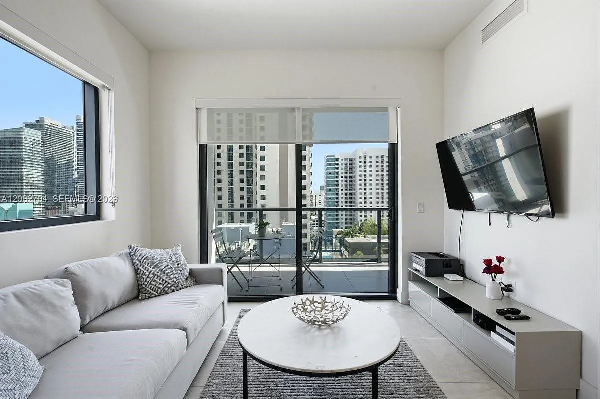 1 bed, 1.0 bath, 571 sqft, $3,500 — Photo 1