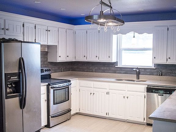 3rd image of 106 Murls Lake Cir