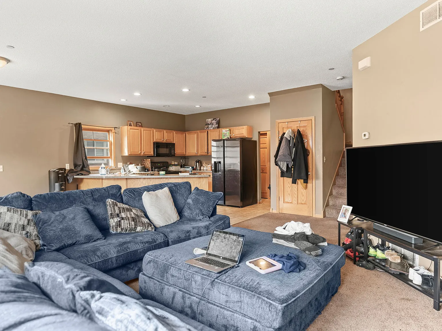 4 bed, 3.5 bath, 2000 sqft, $2,975 — Photo 2