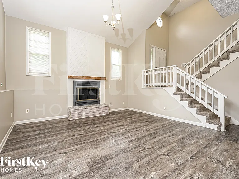 137 Carrisbrooke Ln — Photo 3