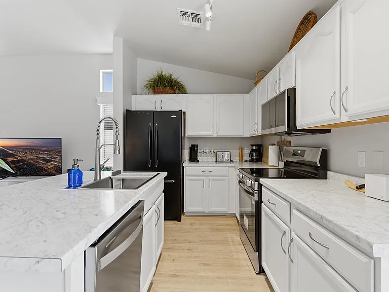 2250 E Deer Valley Rd #106 — Photo 5