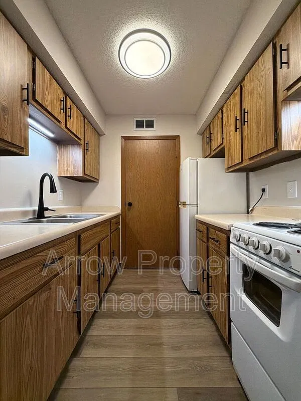 1 bed, 1.0 bath, $695 — Photo 1