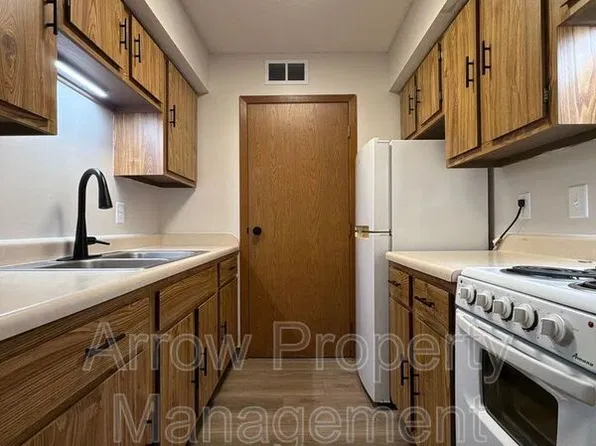 455 Lincoln St #3, Sterling, NE 68443