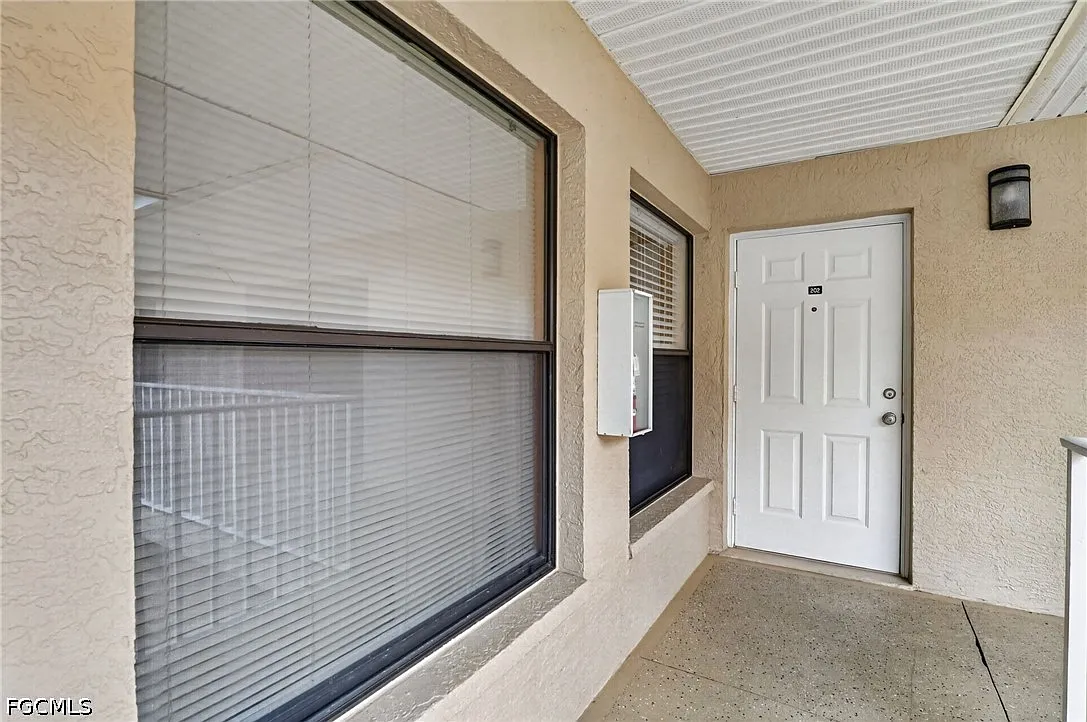 2 bed, 2.0 bath, 1262 sqft, $1,600 — Photo 2
