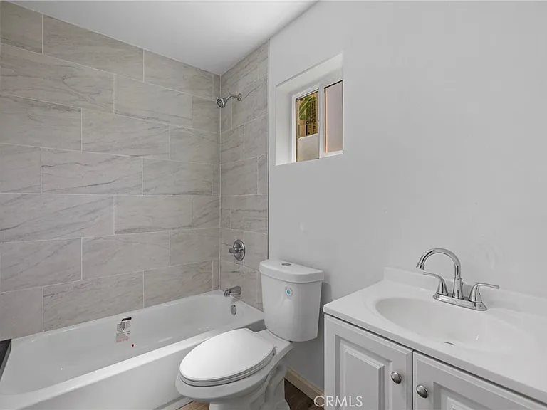 541 N Barbara Ave #B — Photo 5