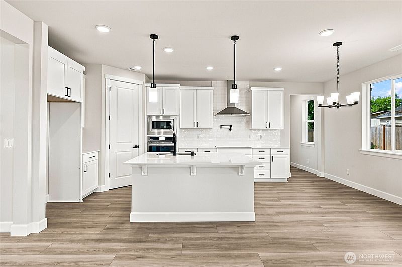 5th image of 2220 Oak Court #1