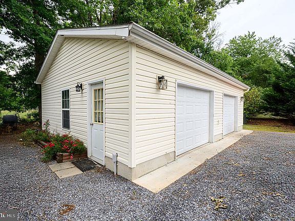 3rd image of 73 Paragon Dr