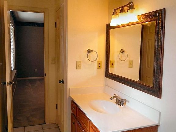 3rd image of 40 Woodhaven Dr
