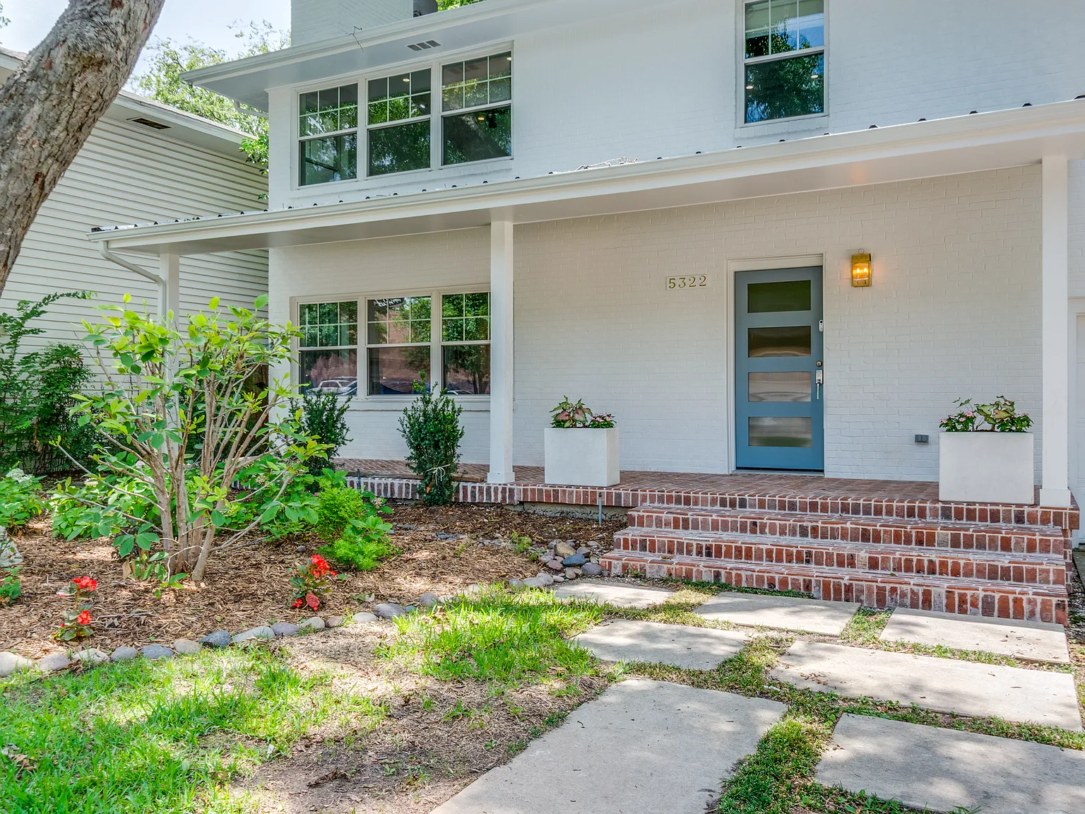 5 bed, 3698 sqft, $6,500 — Photo 2