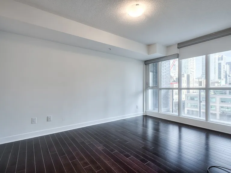 295 Adelaide St W #514 — Photo 10