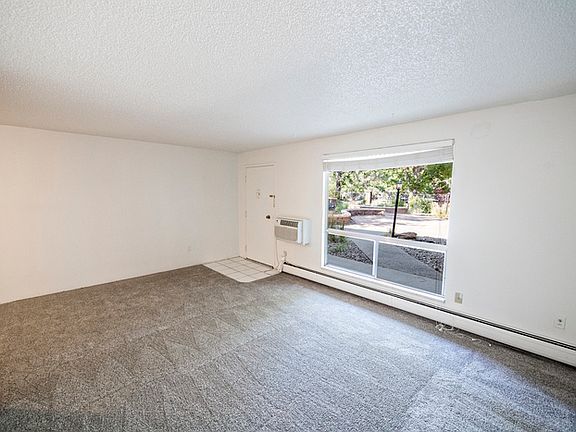 4th image of 2290 S Oneida St APT 202