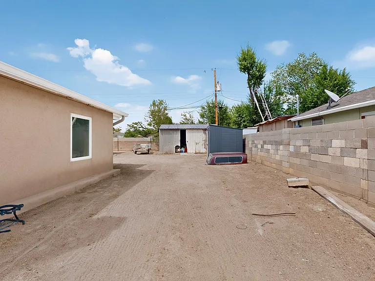 823 San Lorenzo Ave NW — Photo 38