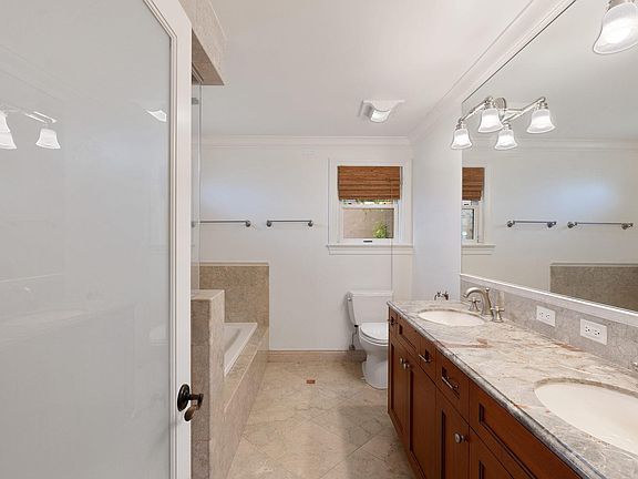 3rd image of 190 Evelyn Way