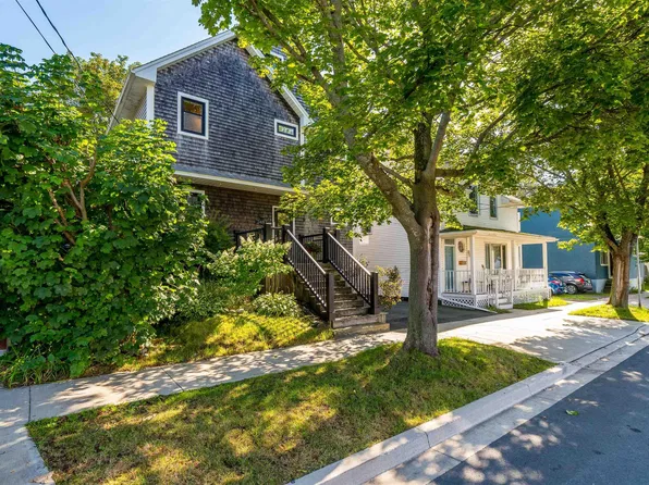 2487 Davison St #A/b, Halifax, NS B3K 4K9