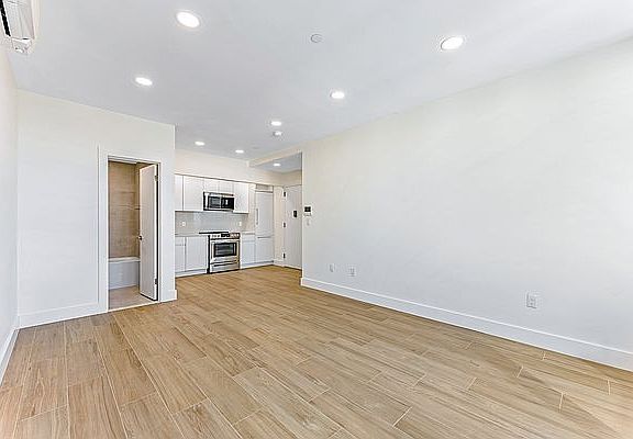 3rd image of 39 Wilson Ave #4R