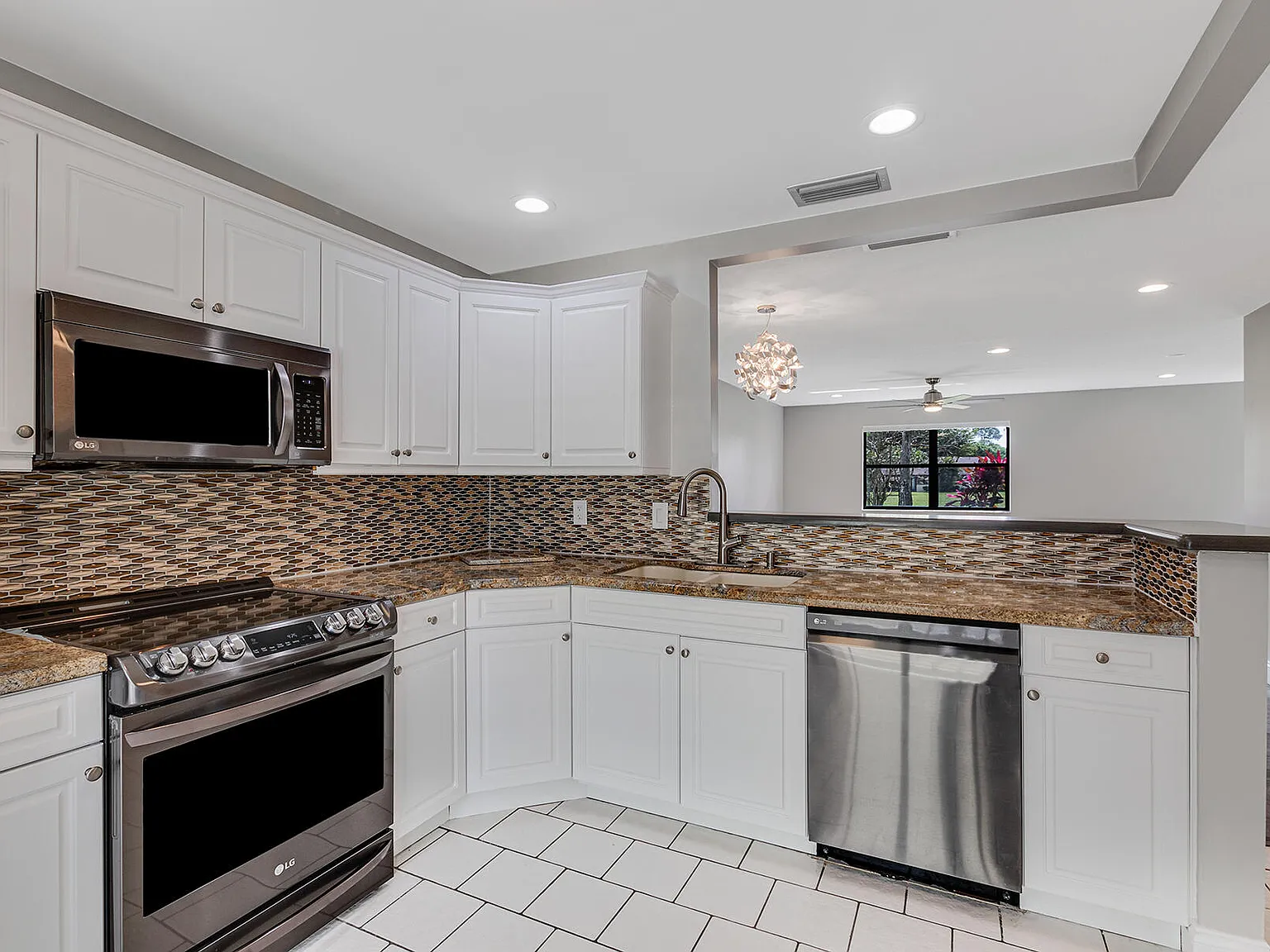 2 bed, 2.0 bath, 1298 sqft, $1,900 — Photo 4