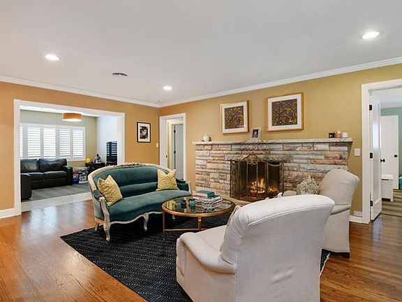 4th image of 1021 McKean Cir