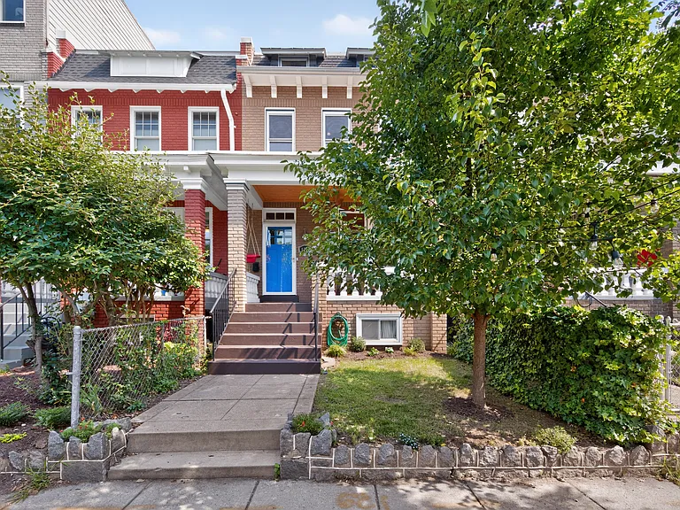 1308 F St NE — Photo 2