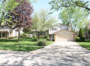 622 70th St, Darien, IL 60561