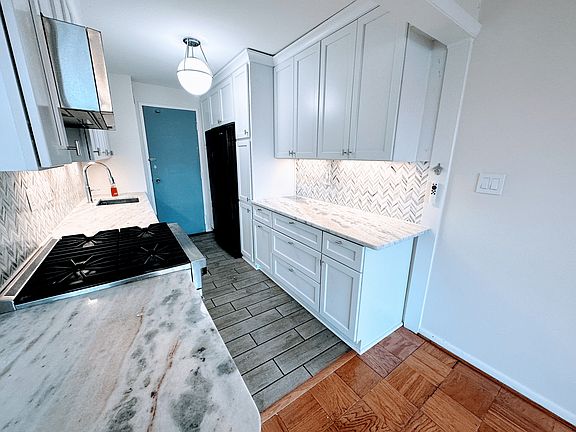 3rd image of 10500 Rockville Pike Unit 527