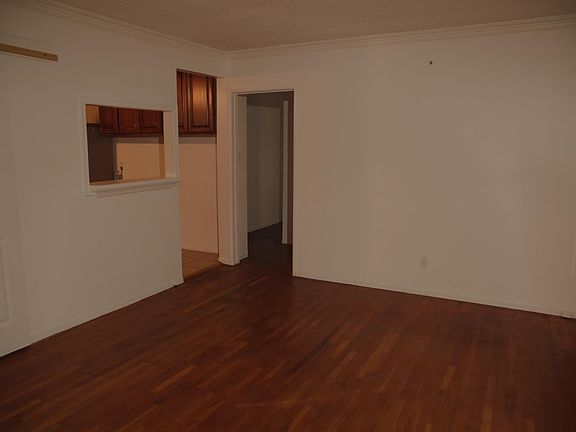 5th image of 1116 W 65th St