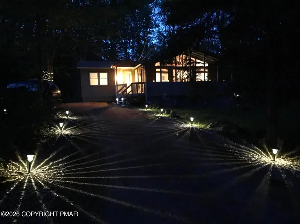 319 Namanock Dr, Pocono Lake, PA 18347
