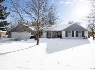 30 Briar Row, Williamsville, NY 14221