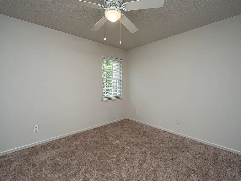 306 Crestview Dr #C — Photo 17