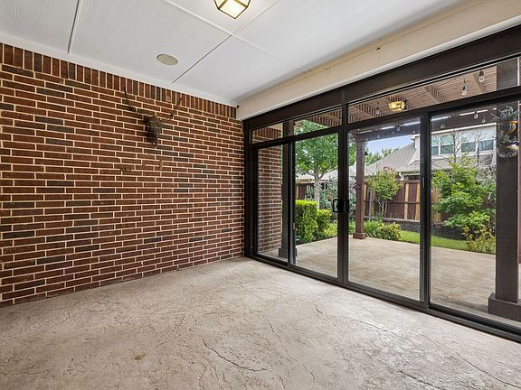 3rd image of 2762 Chatswood Dr