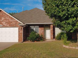 1001 Oak Creek Dr, Moore, OK 73160