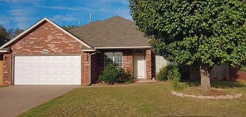 1001 Oak Creek Dr Photo 1