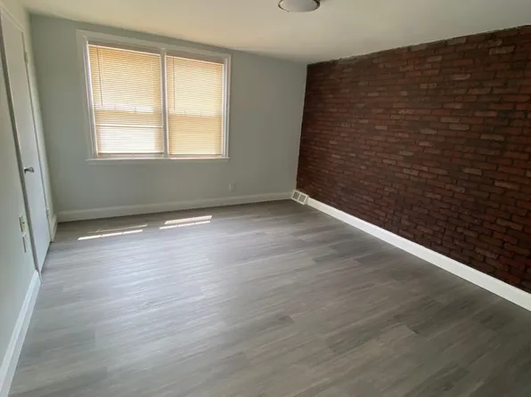 7924 Marsden St, Philadelphia, PA 19136