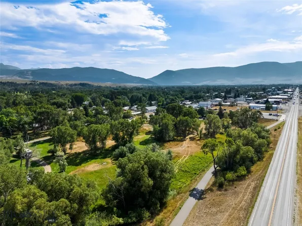 E Park St, Livingston, MT 59047