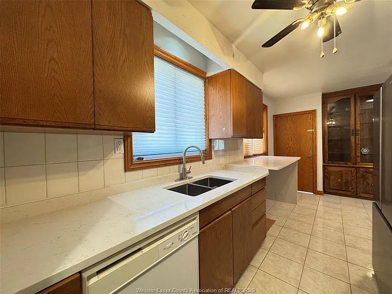 1595 Sun Valley Dr — Photo 18