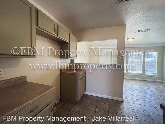 5th image of 109 E Patrick St