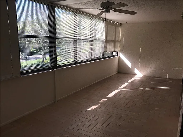 452 Palm Tree Dr #452 — Photo 9