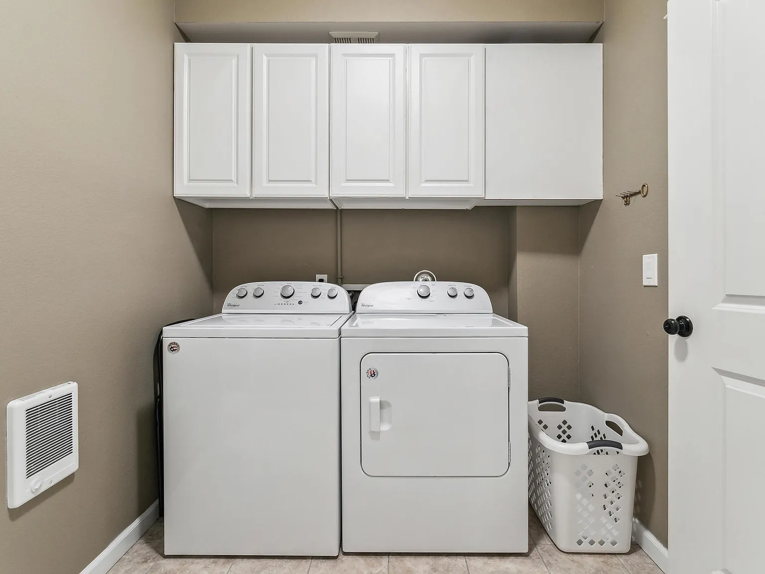 2 bed, 1191 sqft, $3,200 — Photo 4